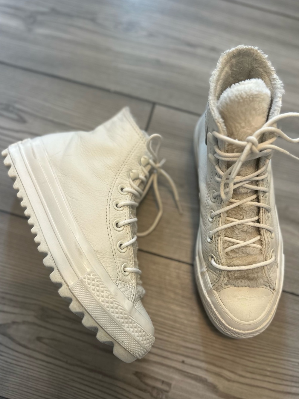Converse All Star Lugged Sherpa Lined Leather High Top Sneakers White Women’s 5